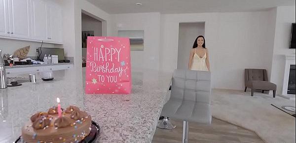  Selena Stone blowjobs her stepbro as her birthday gift!